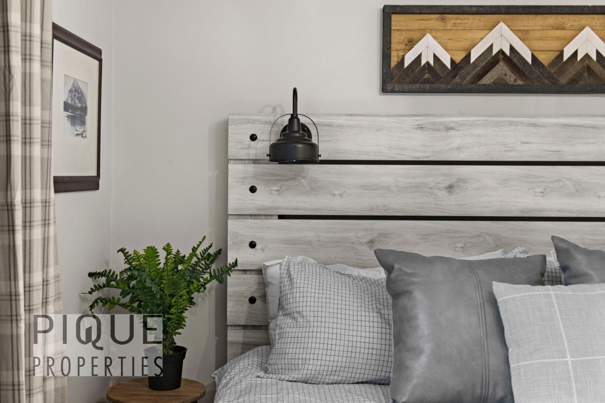 Chalet Mystic Mountain Chalet, Heated Outdoor Pool & Hot Tub, Free Parking, Fast Wifi!