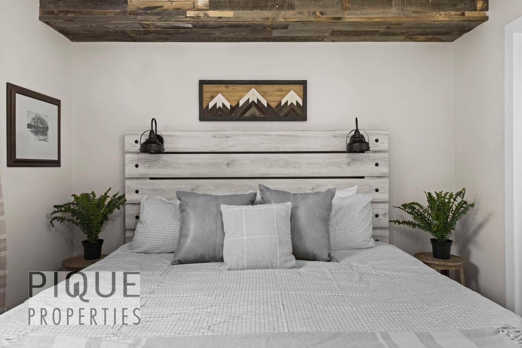 Chalet Mystic Mountain Chalet, Heated Outdoor Pool & Hot Tub, Free Parking, Fast Wifi!